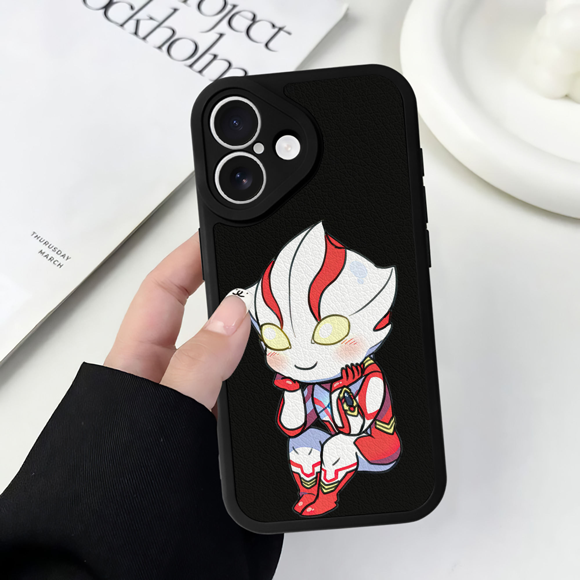 （画像用） ウルトラマン Ultraman 【iPhone 16シリーズ対応】シリコンスマホケース（レザー調） 材質：シリコン